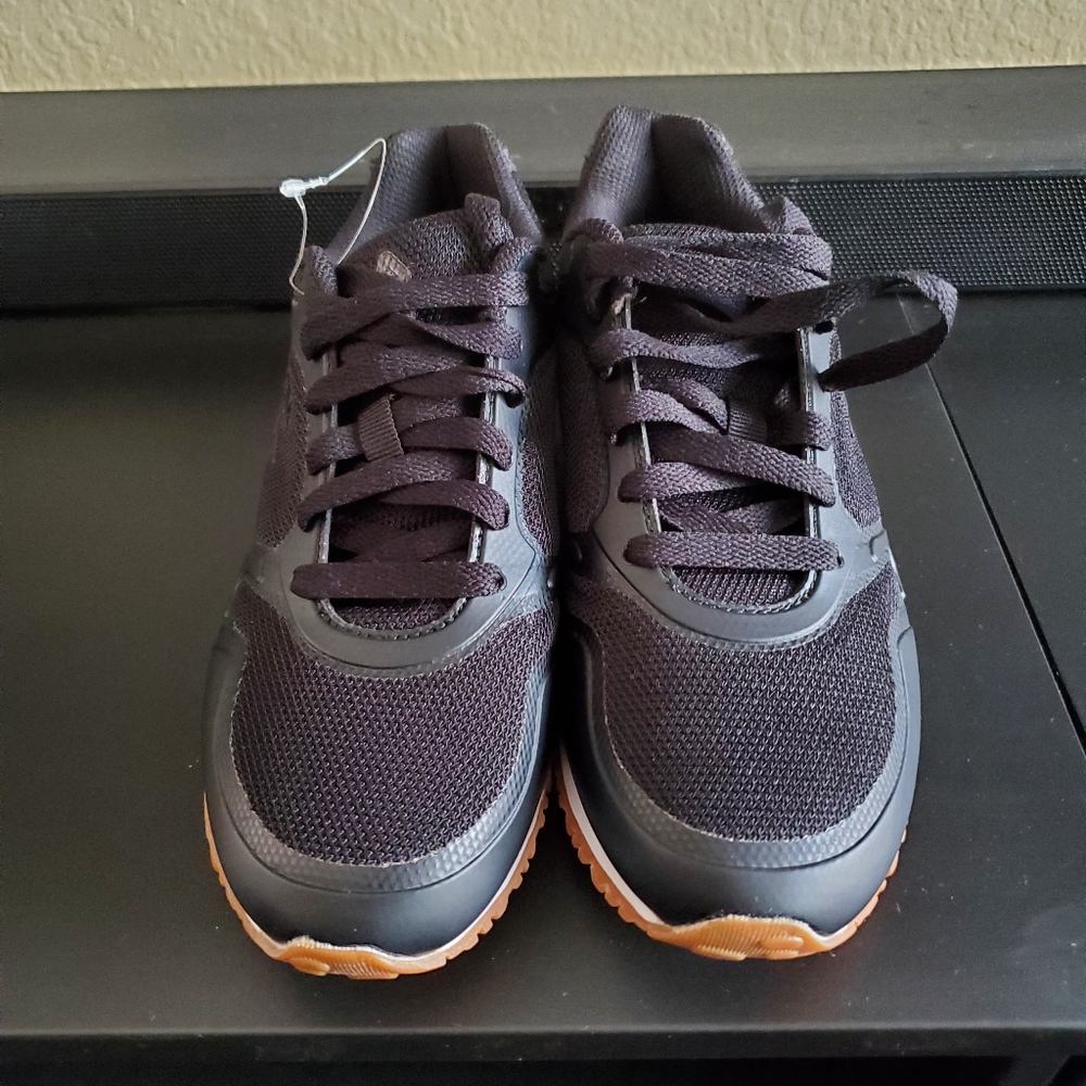 Shoes - Picture 5 of 6